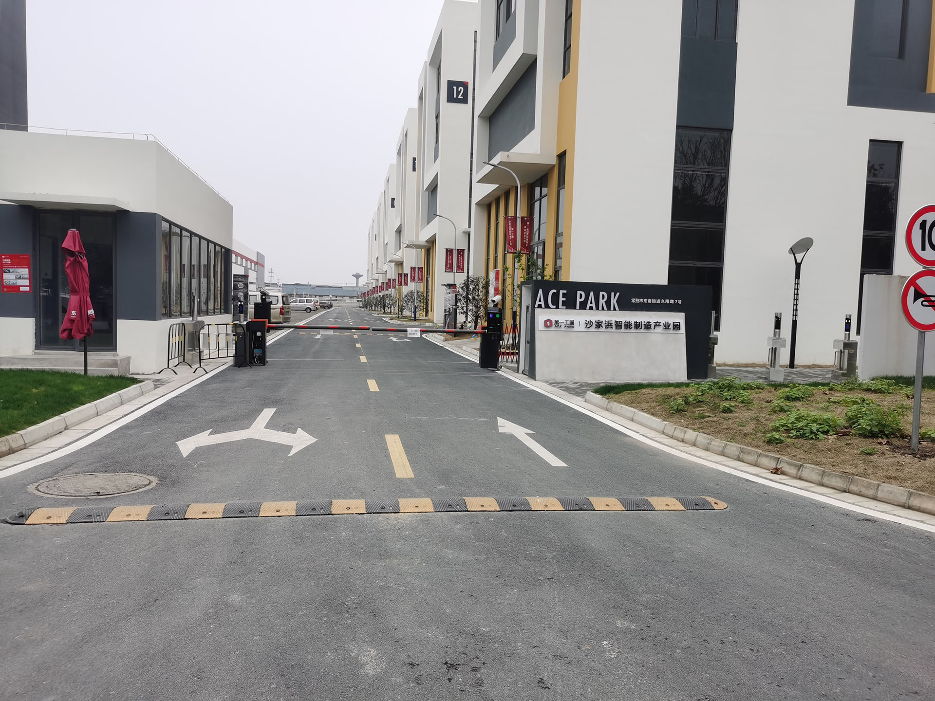 車牌識別停車系統(tǒng)的設(shè)備安裝包含哪些內(nèi)容？