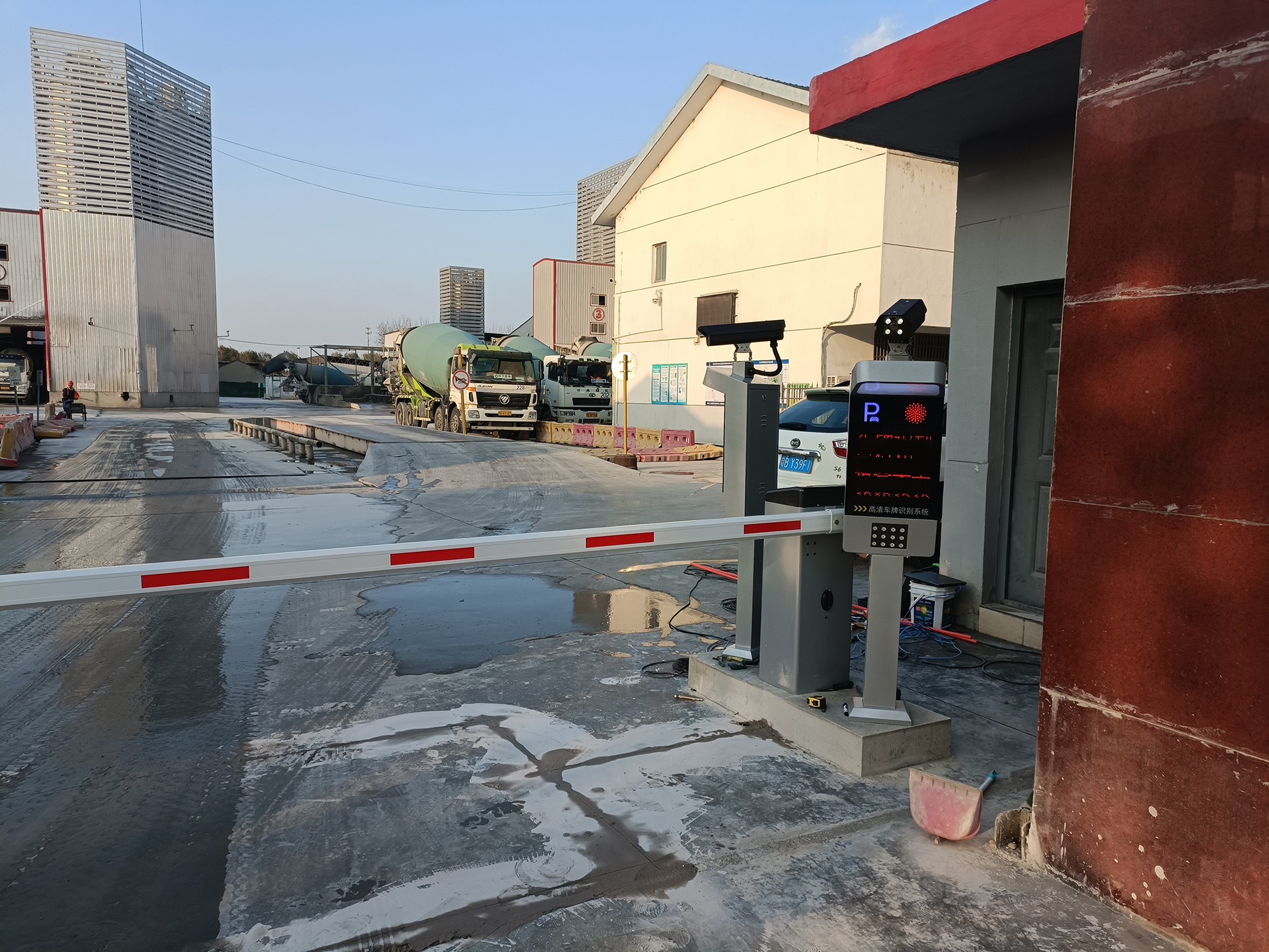 壓力電波防砸裝置在停車場系統中的應用