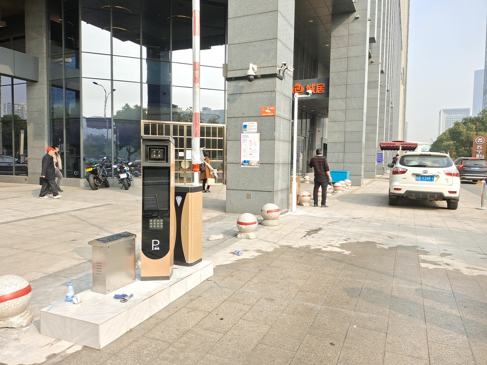 宏海大廈-無人值守車牌識別系統